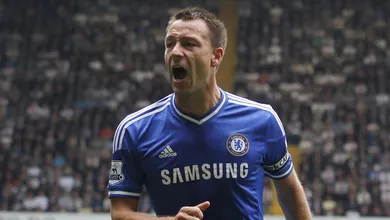 O l&iacute;der fica: Terry renova seu v&iacute;nculo com o Chelsea e prolonga sua hist&oacute;ria no clube