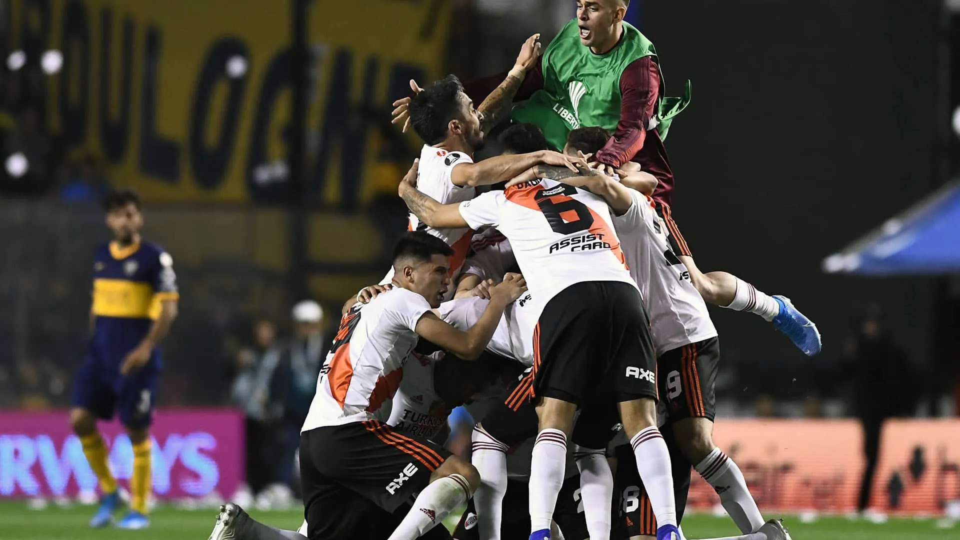 Boca lutou, usou a press&atilde;o da Bombonera e sonhou, mas River sobreviveu e vai &agrave; final