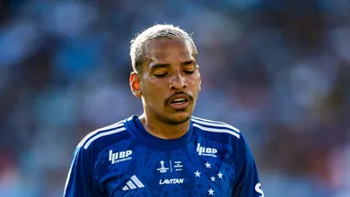 Chorando copiosamente, Romero e Matheus Pereira desabafam ap&oacute;s derrota do Cruzeiro