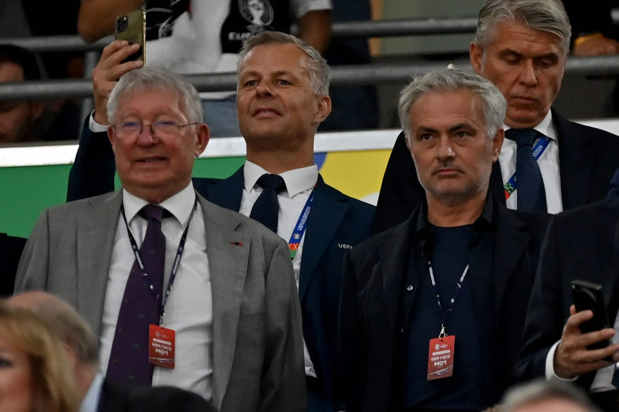 Jos&eacute; Mourinho ao lado de Sir Alex Ferguson