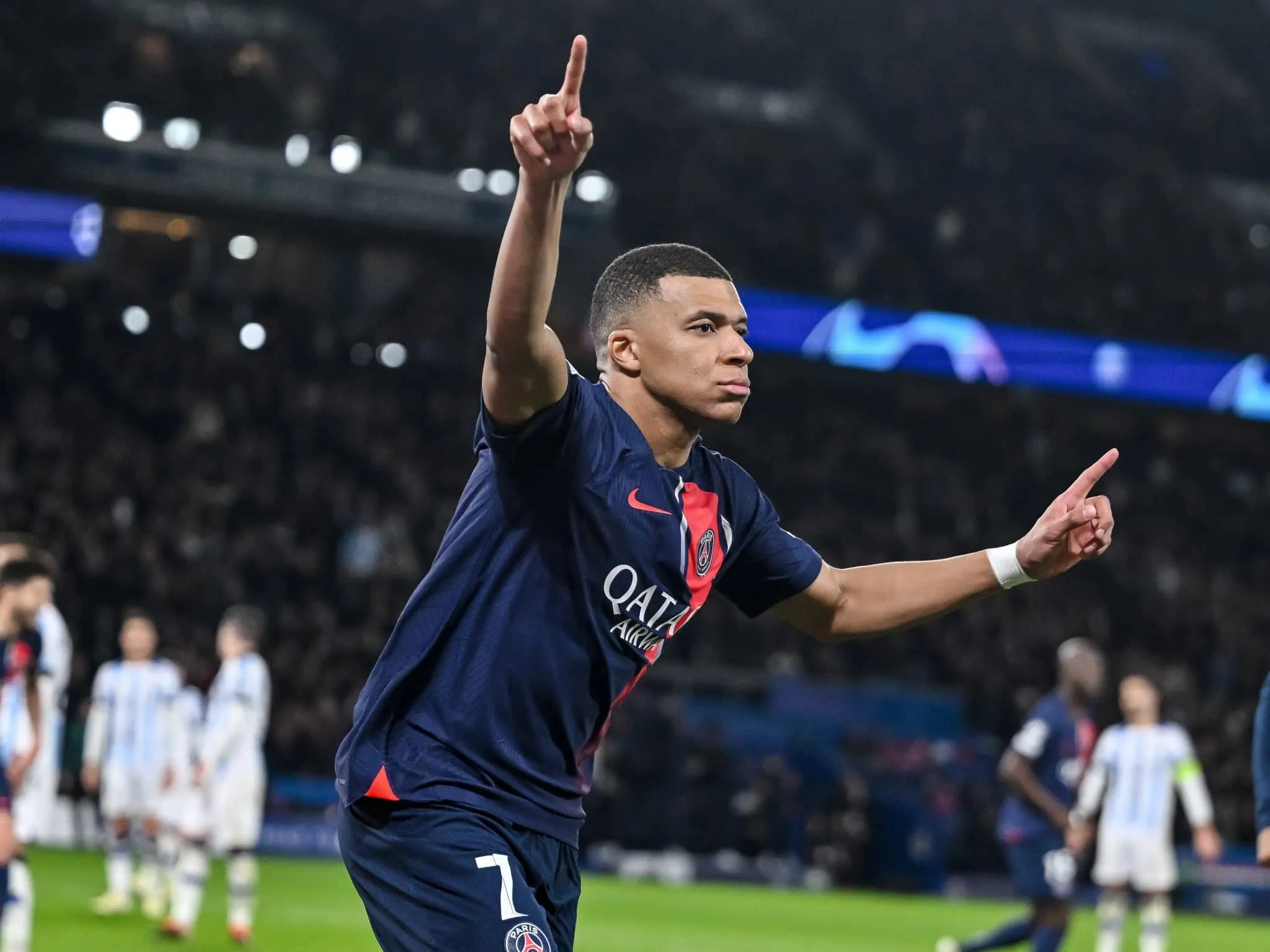 Centroavante, ponta ou dupla no ataque: como Mbapp&eacute; pode funcionar no Real Madrid?