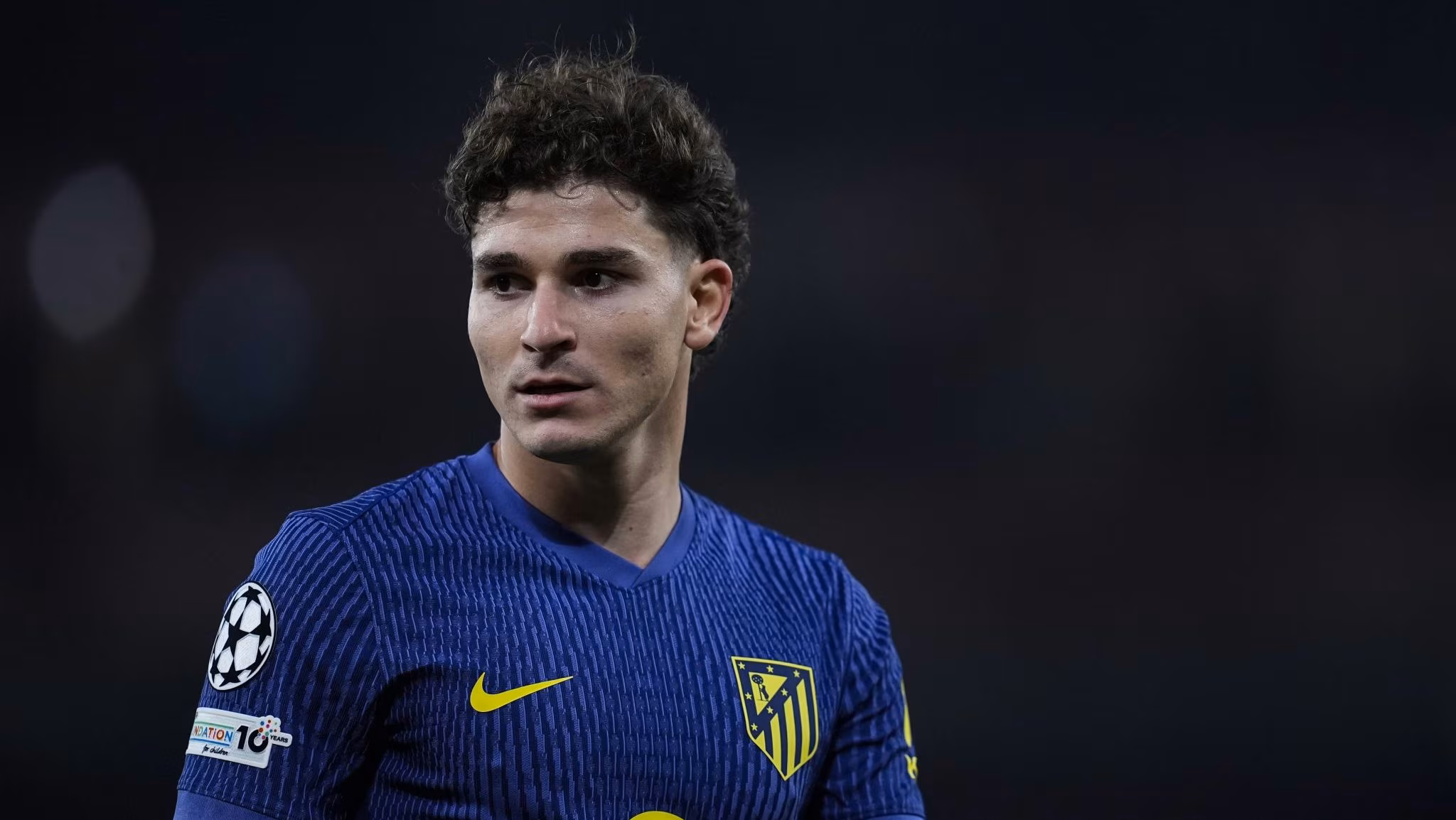Juli&aacute;n &Aacute;lvarez em jogo do Atl&eacute;tico de Madrid
