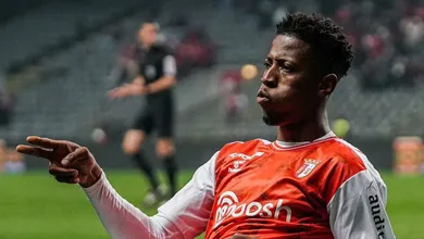 Iluminado, Simon Banza fechou a vit&oacute;ria do Braga sobre o Rio Ave com uma bonita bicicleta