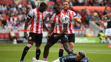 Brentford d&aacute; aula defensiva no Aston Villa e &lsquo;vence como time pequeno&rsquo; odiando a bola