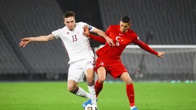 Turquia pressiona, tem gol anulado pelo VAR, mas goleia a Let&ocirc;nia, e encaminha vaga para a Eurocopa 2024