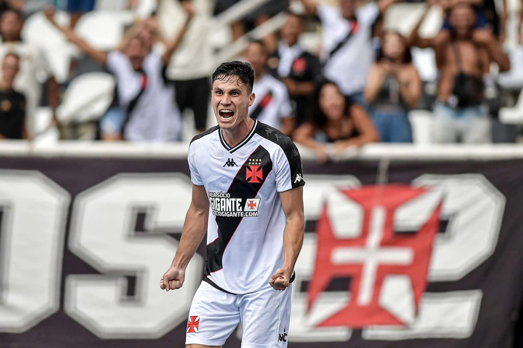 Como Galdames surpreendeu a comiss&atilde;o t&eacute;cnica do Vasco e pode se firmar no time titular em 2024