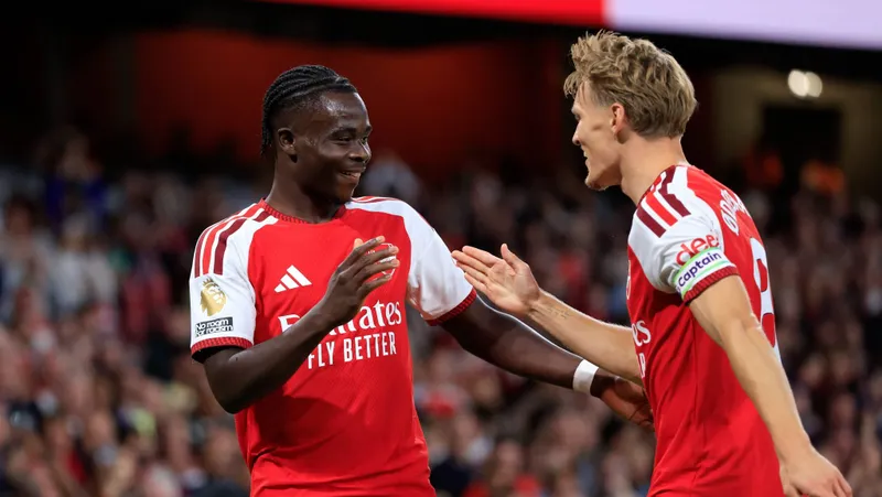 Arsenal estreia com tudo e v&ecirc; trio que decepcionou em 25/26 podendo ser diferencial na temporada