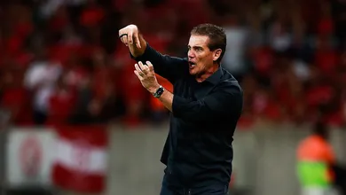 T&eacute;cnico se demite no intervalo, m&eacute;dico assume, e Brasiliense ainda vence pela S&eacute;rie D