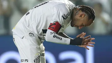 Posse de bola in&uacute;til e inefici&ecirc;ncia ofensiva resumem a atua&ccedil;&atilde;o do Santos contra o Inter