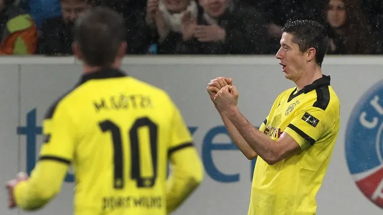 De volta &agrave;s vit&oacute;rias, Dortmund fecha o turno em terceiro