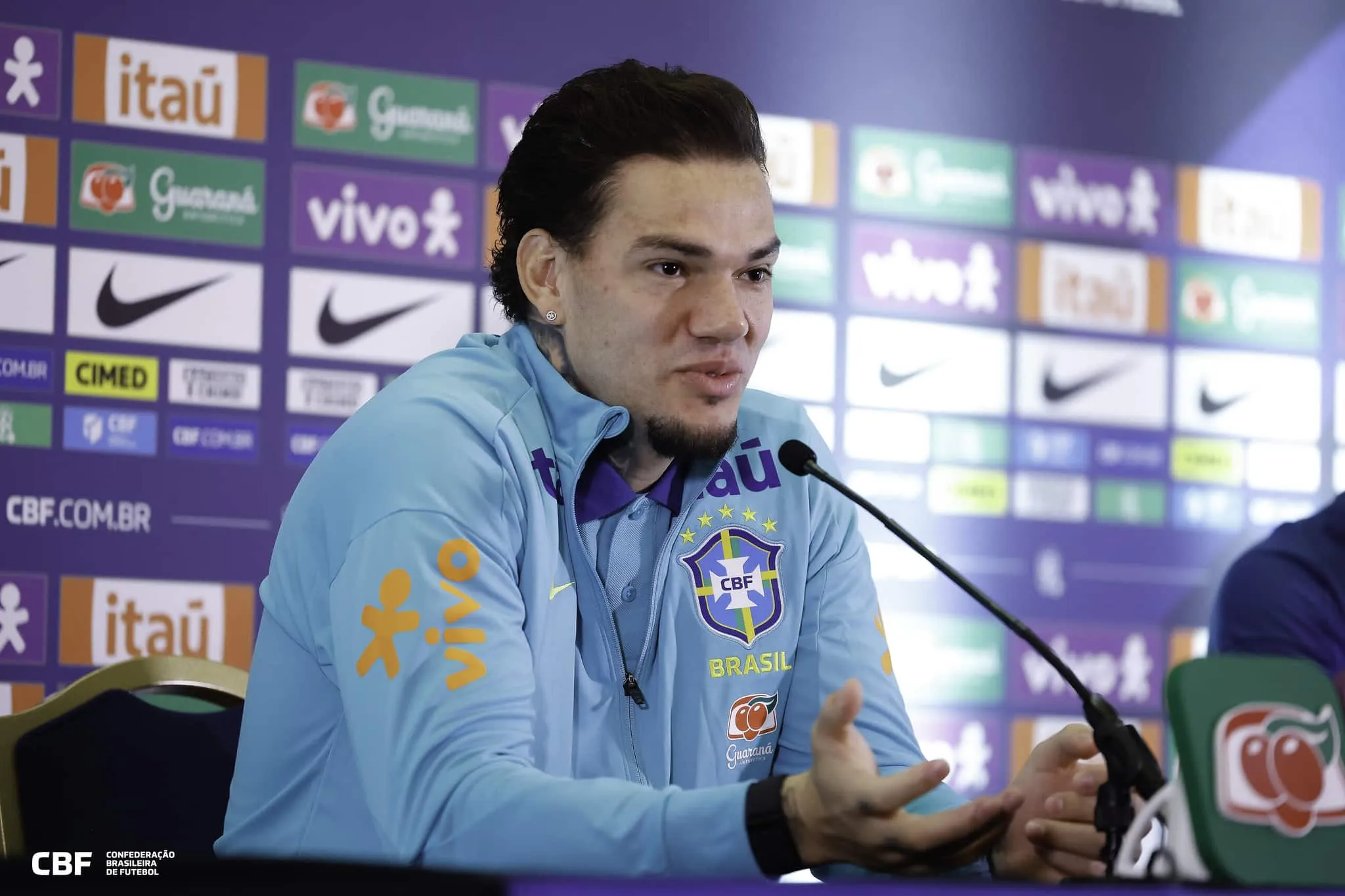 &lsquo;Eu j&aacute; tinha tentado sair&rsquo;: Como lenda da Sele&ccedil;&atilde;o influenciou Ederson em decis&atilde;o de deixar o City