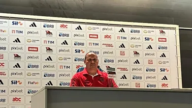 &lsquo;Quebra galho&rsquo; do Flamengo, M&aacute;rio Jorge confirma que teve ajuda na escala&ccedil;&atilde;o