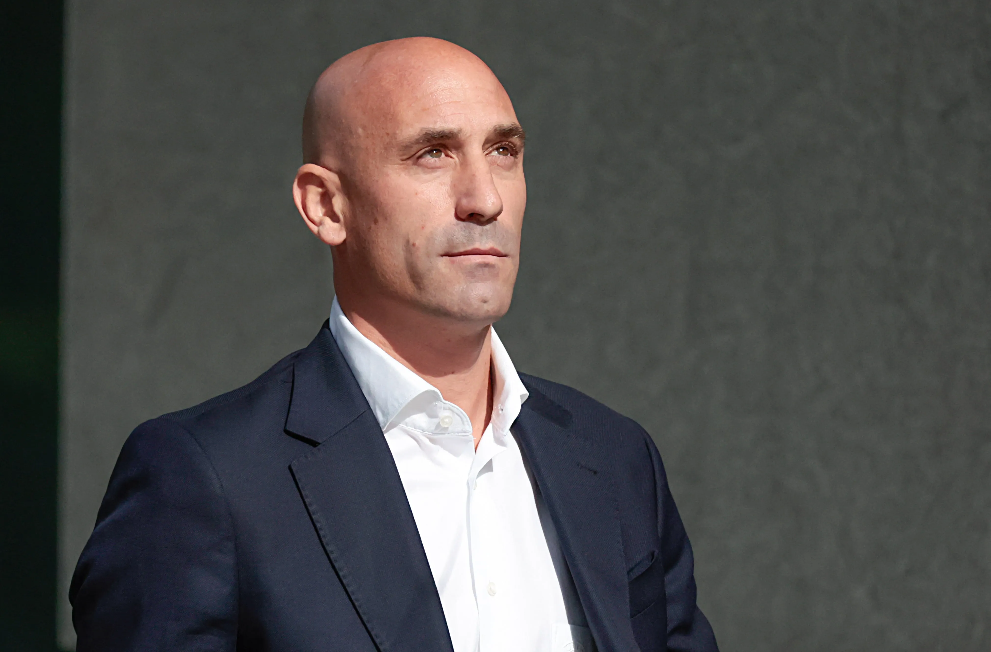 Justi&ccedil;a desportiva espanhola segue passos da FIFA e bane (merecidamente) Rubiales por tr&ecirc;s anos