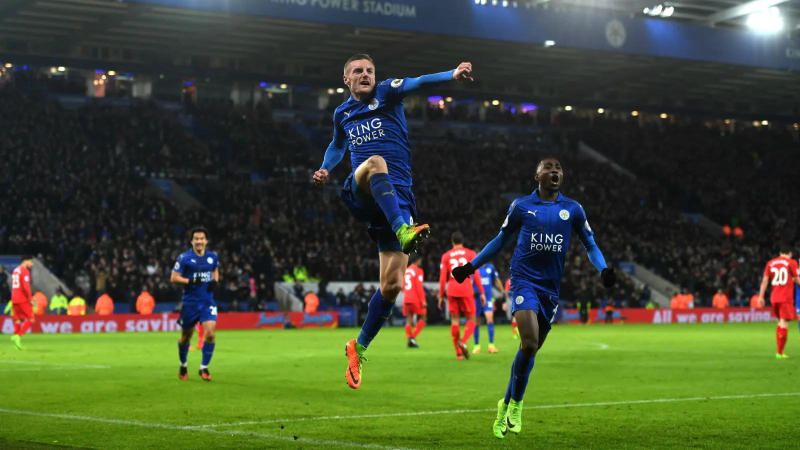 No primeiro jogo sem Ranieri, o Leicester lembrou que &eacute; o campe&atilde;o e amassou o Liverpool