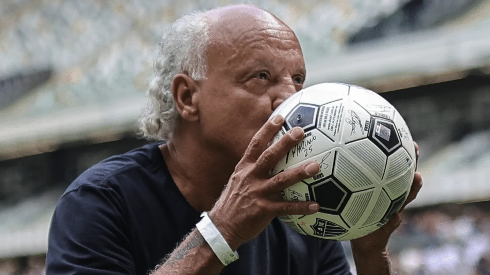 &Iacute;dolo do Atl&eacute;tico-MG, Reinaldo segue ativo em causas sociais, agora por Brumadinho
