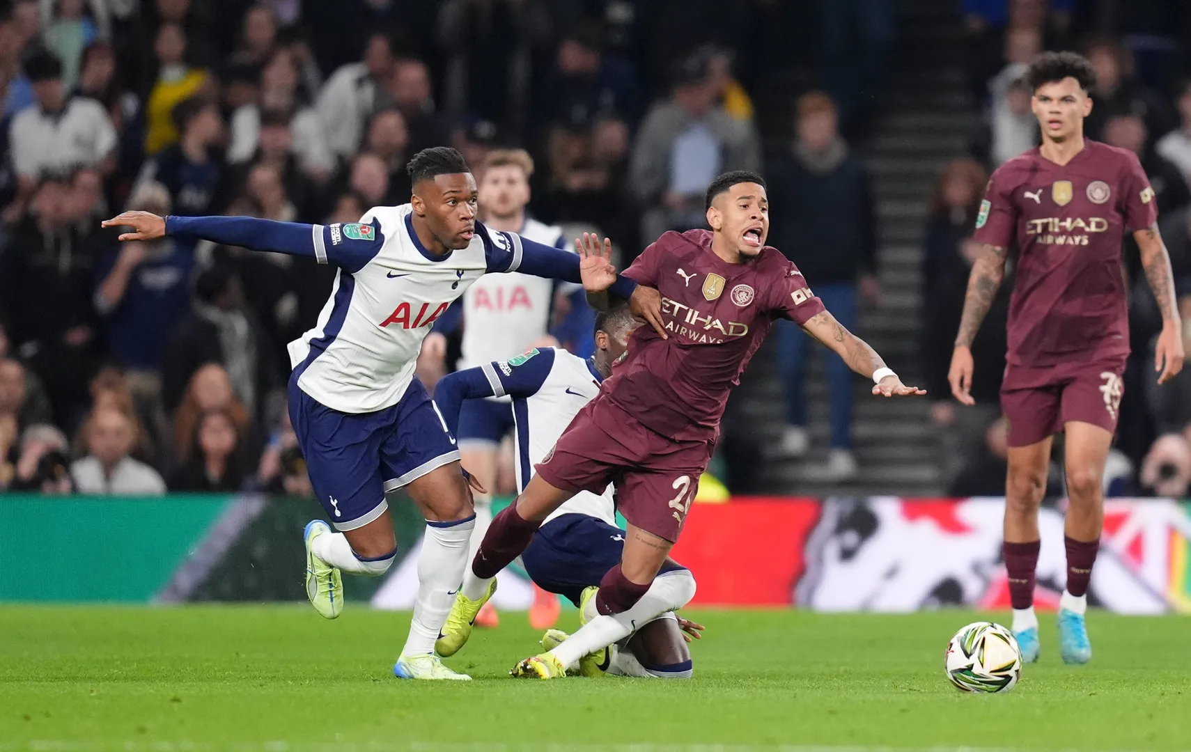 Savinho se lesionou em jogo do City. Foto: Imago