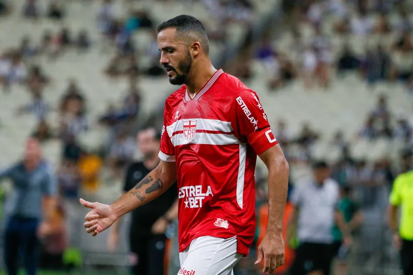 Foto: (IconSport) - Anselmo Ramon &eacute; o destaque do CRB para a final da Copa do Nordeste