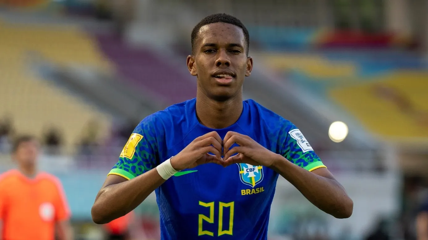 Especula&ccedil;&otilde;es &agrave; parte, Palmeiras, fam&iacute;lia e estafe de Estev&atilde;o t&ecirc;m objetivos em comum para o jogador