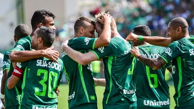 Na volta da Chape &agrave; Arena Conda, nada melhor que algu&eacute;m da casa para marcar o primeiro gol do time