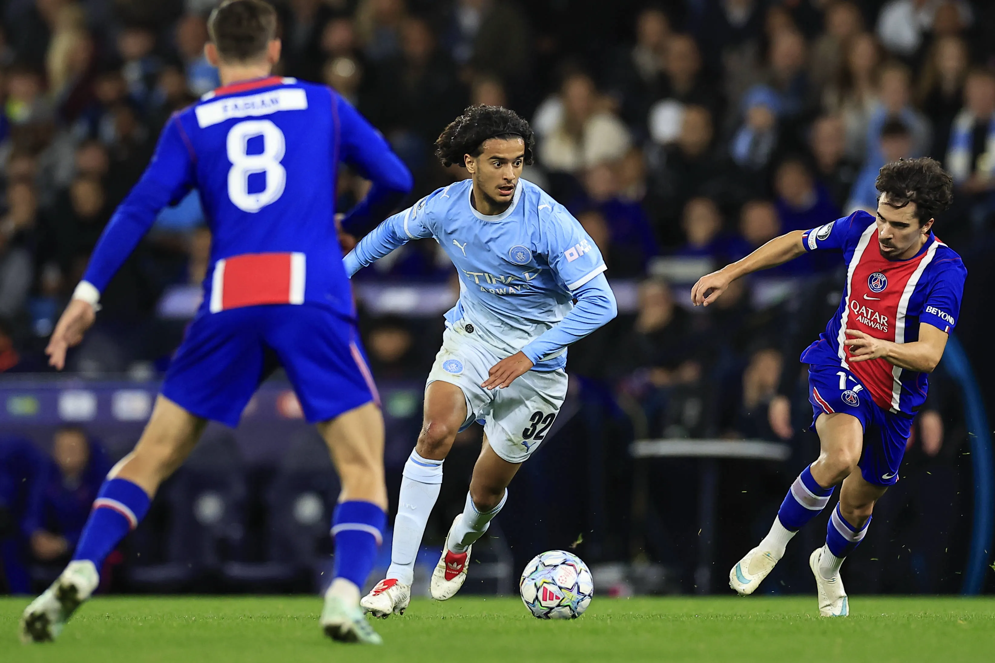 Ayyoub Bouaddi em a&ccedil;&atilde;o pelo Manchester City