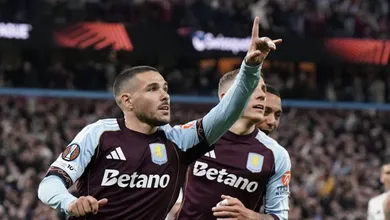 Um ano parado e quase sa&iacute;da: Her&oacute;i do Villa supera drama e devolve clube a uma final europeia