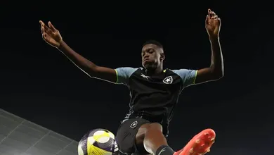 Por que o Botafogo treina sem patrocinador no uniforme no Intercontinental?