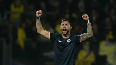 Ex-alvo do Palmeiras faz dois em virada da Lazio em primeiro jogo ap&oacute;s sa&iacute;da de Sarri