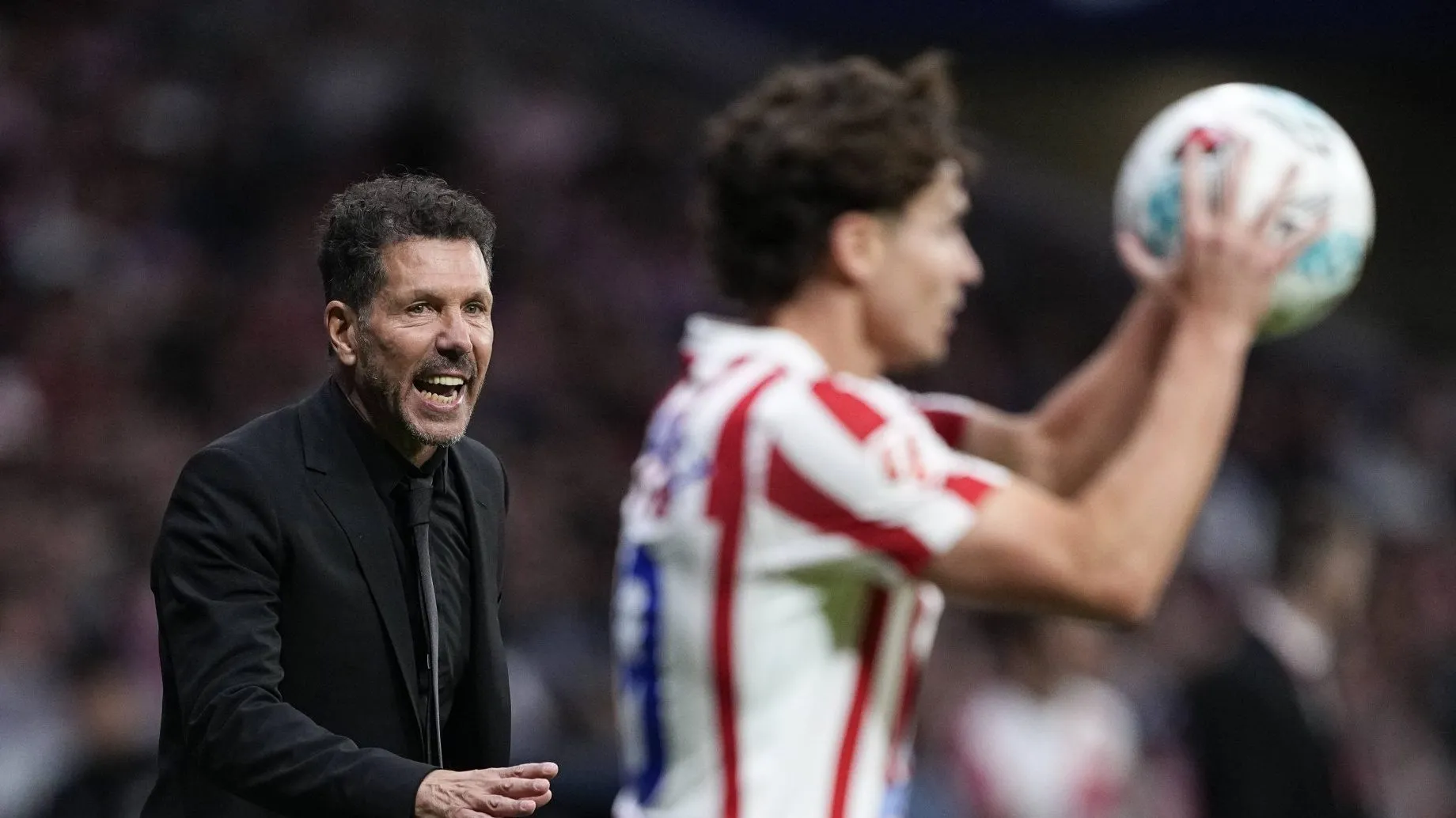 Sem Sorloth e com Alvarez sem ritmo, Simeone surpreende em teste no Atl&eacute;tico