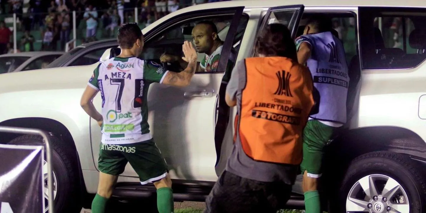 A Libertadores j&aacute; come&ccedil;ou com s&eacute;ria candidata a melhor comemora&ccedil;&atilde;o do ano