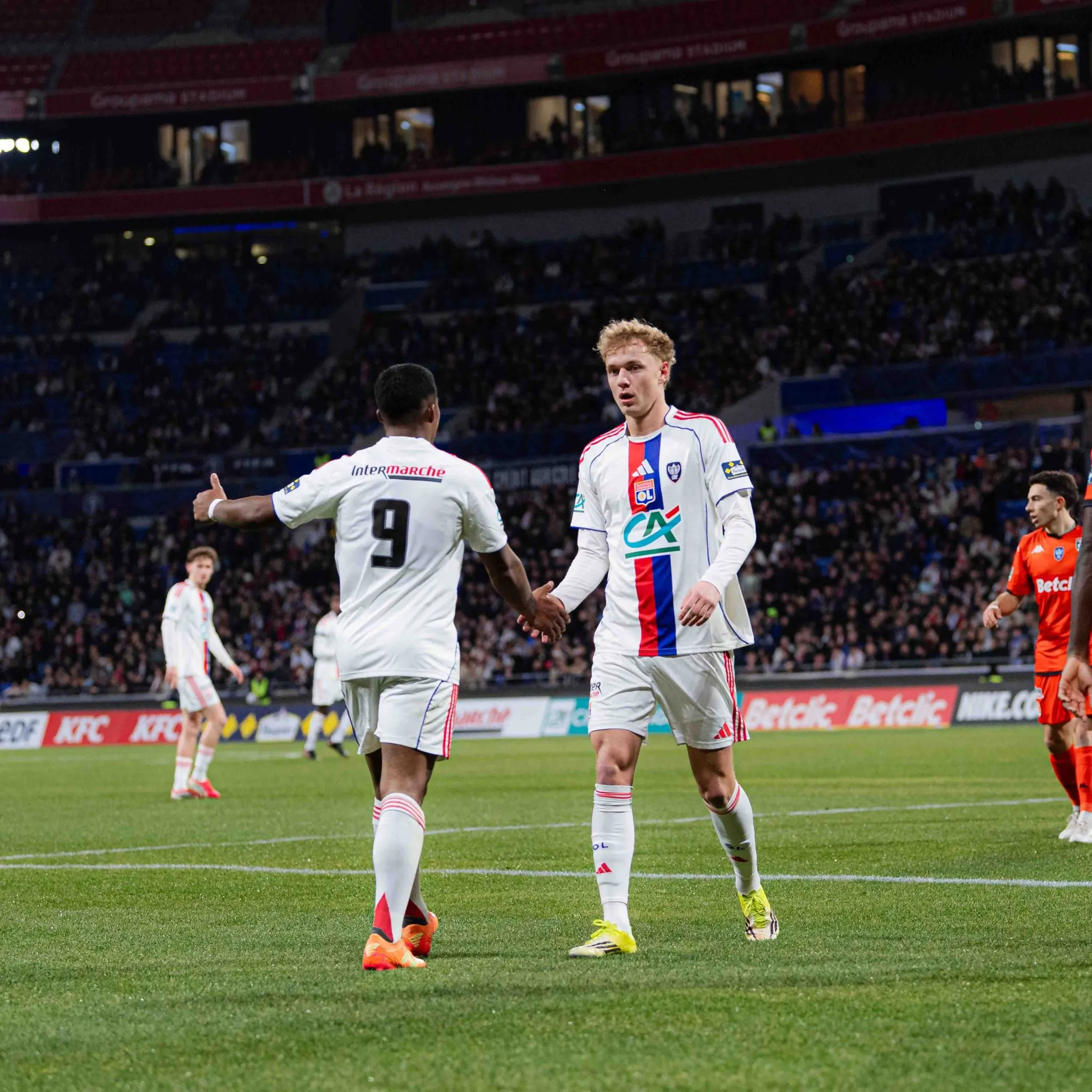 Endrick e Karabec em a&ccedil;&atilde;o pelo Lyon