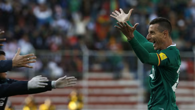 [V&iacute;deo] Pablo Escobar foi o &lsquo;patr&oacute;n&rsquo; da Bol&iacute;via ao marcar dois verdadeiros gola&ccedil;os