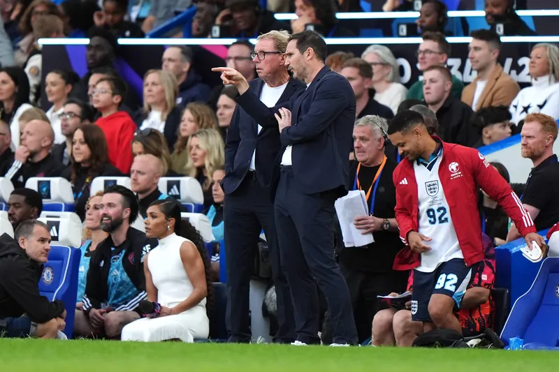 Lampard tem carreira mais consolidada como treinador da Premier League, mas ter&aacute; concorr&ecirc;ncia forte por cargo na Championship