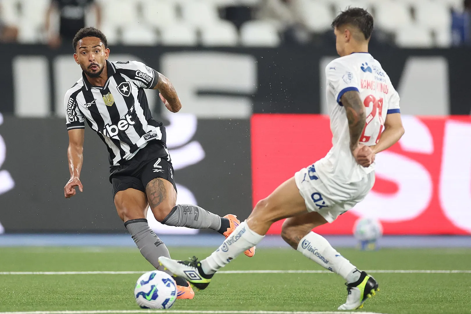 Vitinho voltou a jogar bem pelo Botafogo (Foto: Vitor Silva/Botafogo)