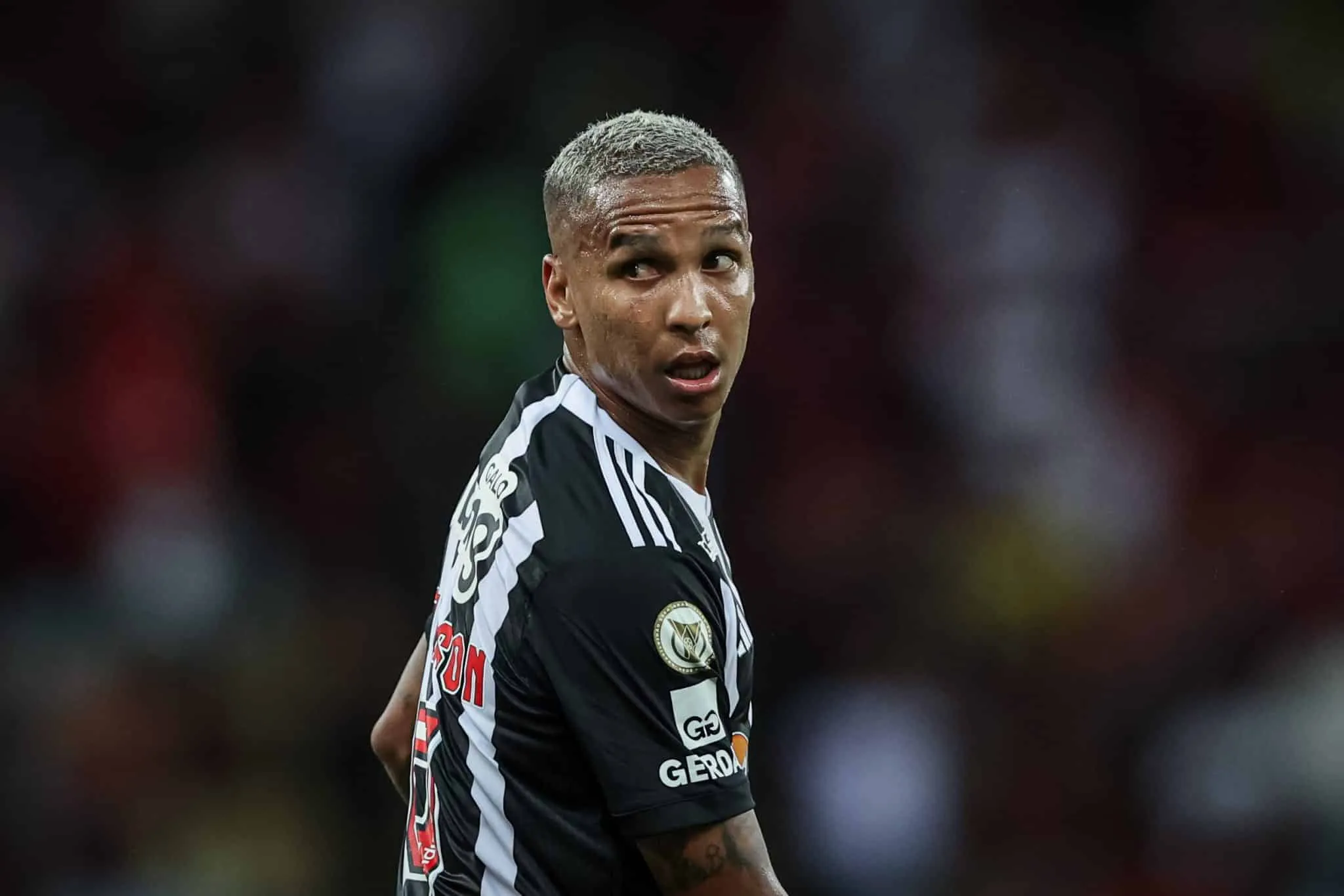 Vice do Atl&eacute;tico-MG n&atilde;o impediu Deyverson de provocar Flamengo: &lsquo;Sou grato a eles&rsquo;
