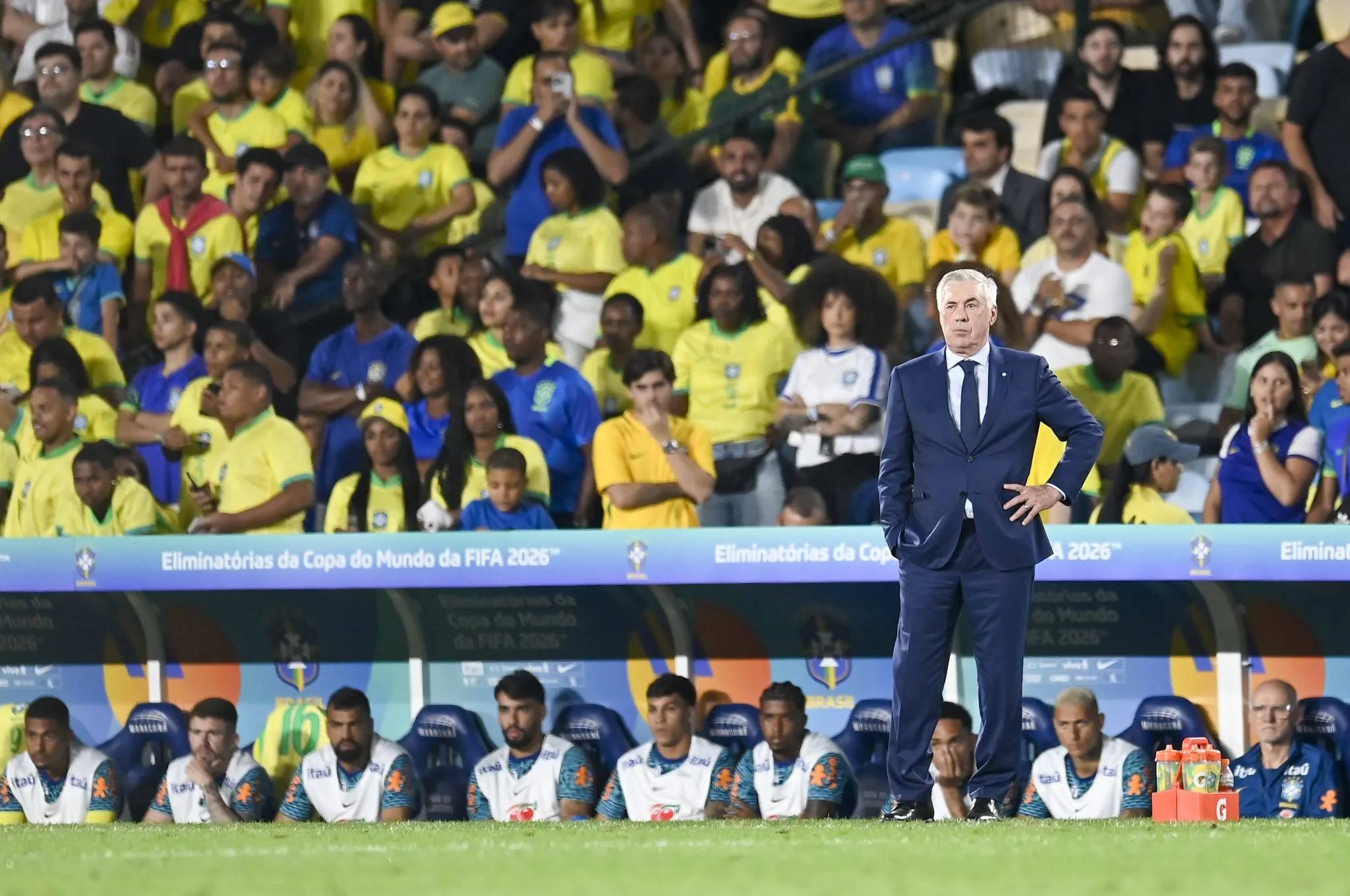 Ancelotti durante jogo do Brasil no Maracan&atilde;
