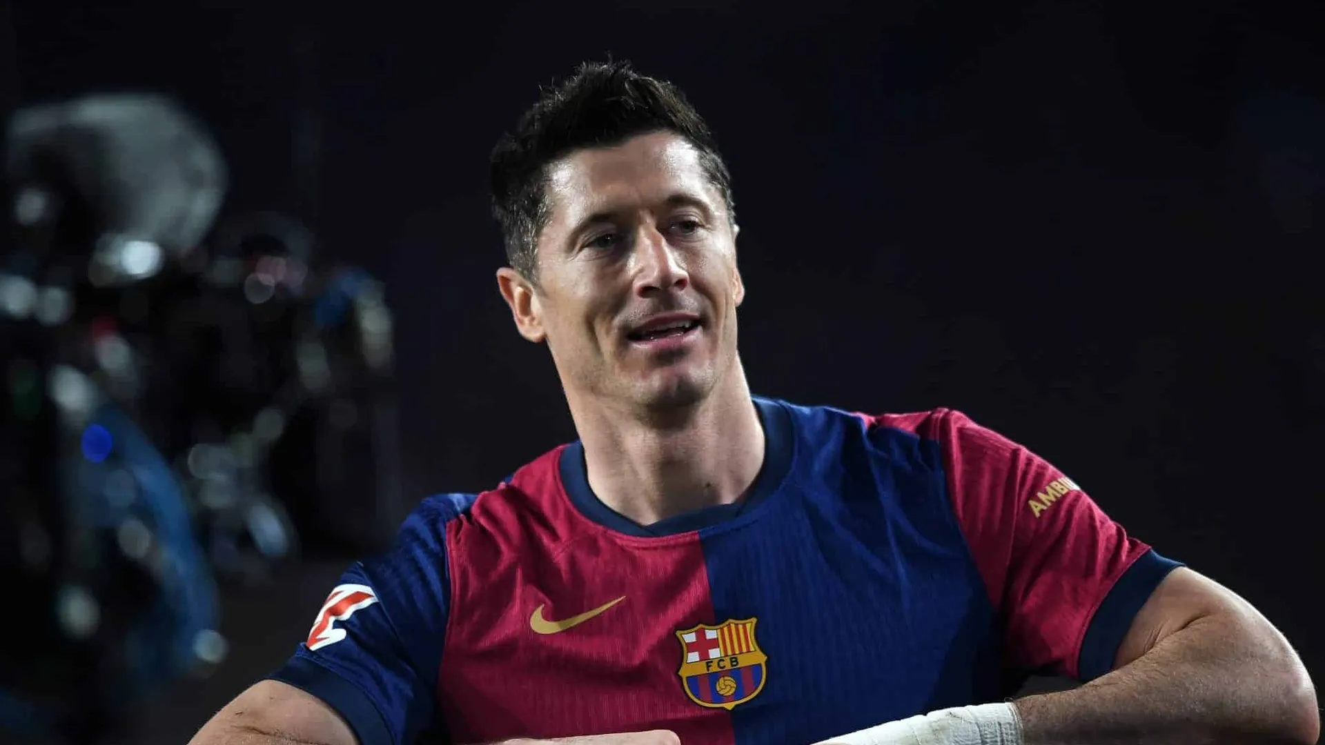 Lewandowski celebrando gol pelo Barcelona