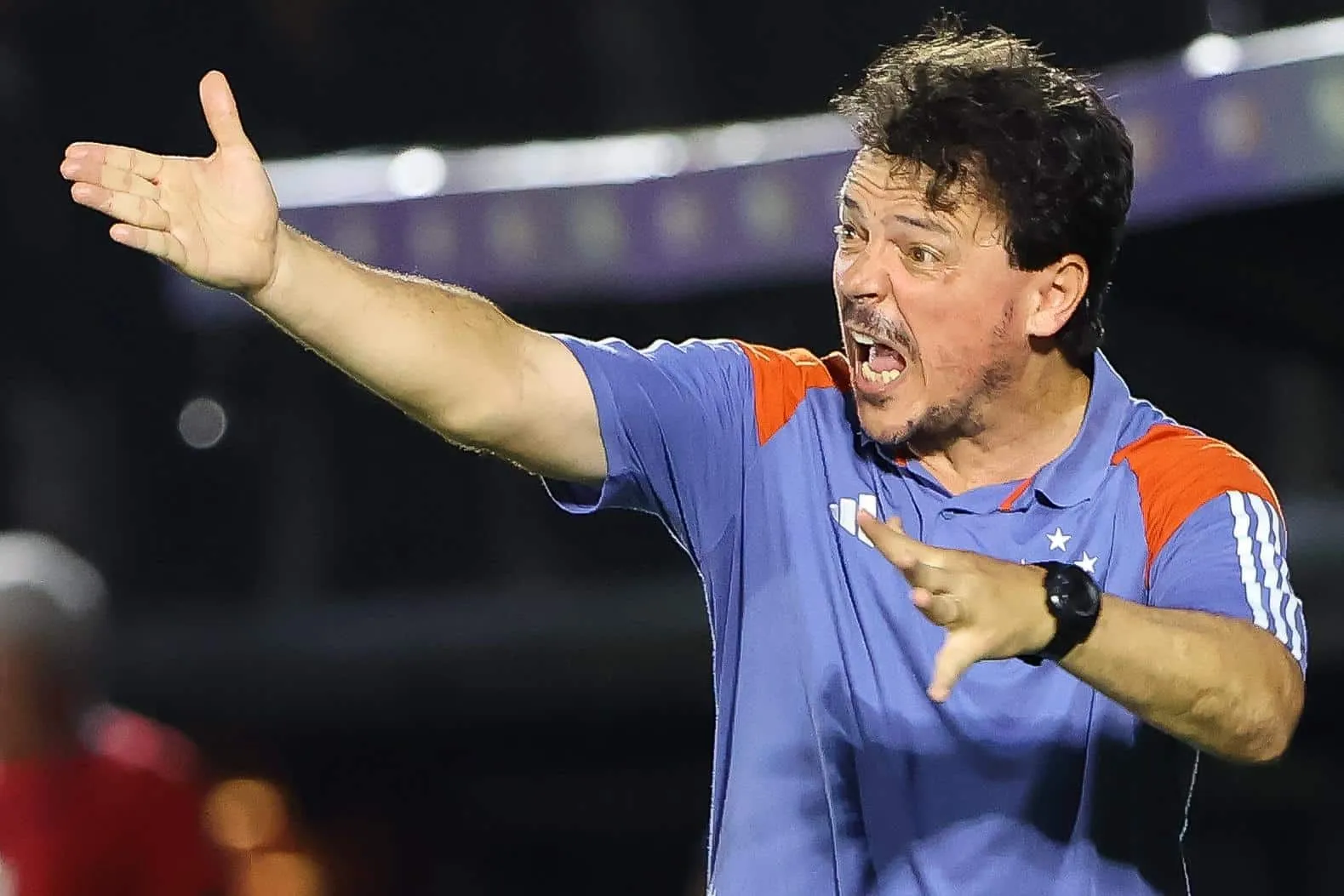 Irritado com poss&iacute;vel demiss&atilde;o, Diniz explode contra gest&atilde;o do Cruzeiro: &lsquo;Espero que seja mentira&rsquo;