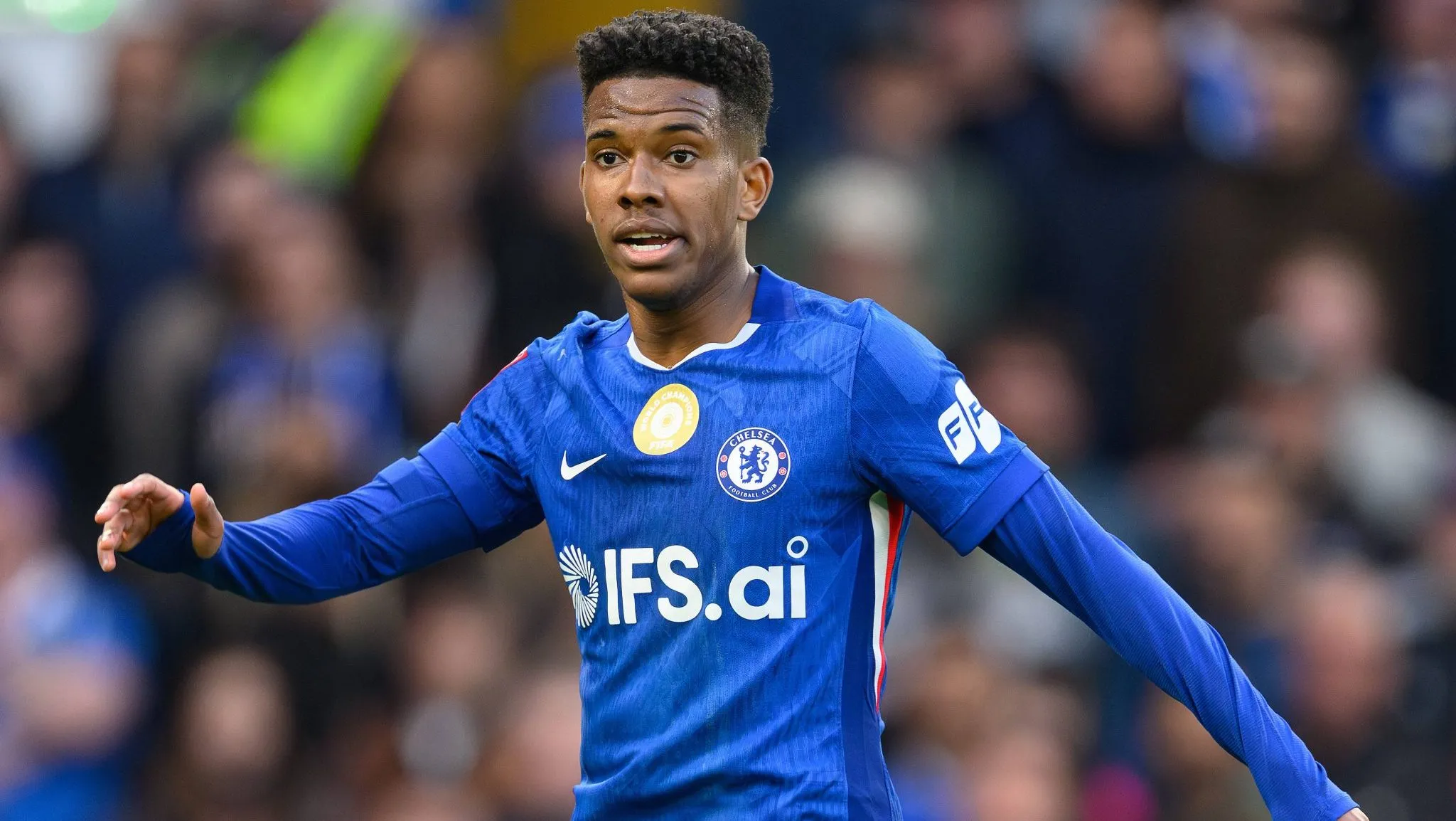 Como Est&ecirc;v&atilde;o se torna pe&ccedil;a para salvar Rosenior e Chelsea antes da Copa do Mundo