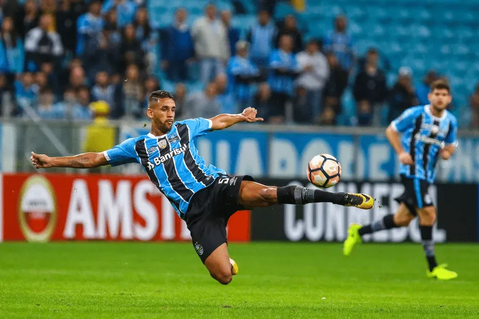 &lsquo;Decidi tirar minha vida&rsquo;: campe&atilde;o da Libertadores pelo Gr&ecirc;mio, Michel relata drama ap&oacute;s passar por sete cirurgias