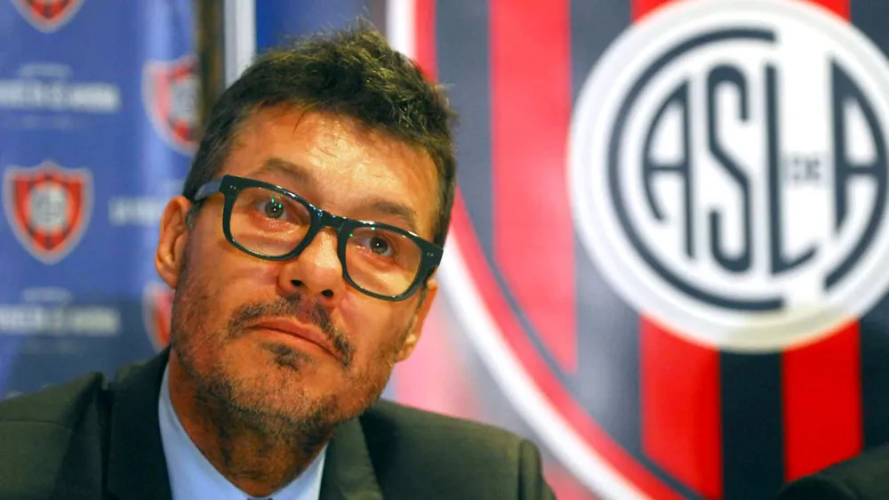 Governo argentino aumenta dinheiro de TV para impedir que opositor assuma a AFA