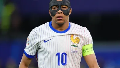 Poss&iacute;vel cirurgia no nariz de Mbapp&eacute; pode atrasar estreia no Real Madrid?