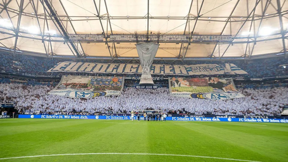 Presidente do Schalke oferece testes de COVID-19 para que Bundesliga conclua a temporada