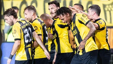 O Pe&ntilde;arol n&atilde;o encontrou concorr&ecirc;ncia e faturou o Torneio Apertura do Campeonato Uruguaio