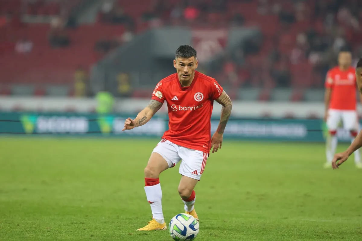 Ar&aacute;nguiz deve estrear como titular do Inter contra o Palmeiras