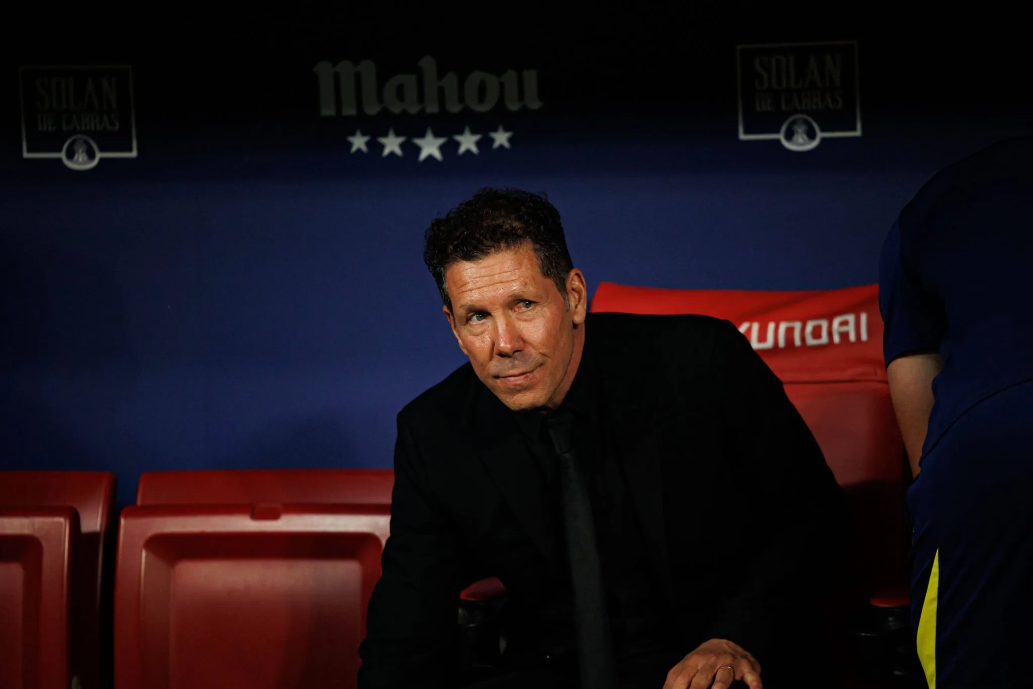 Diego Simeone no banco do Atl&eacute;tico de Madrid