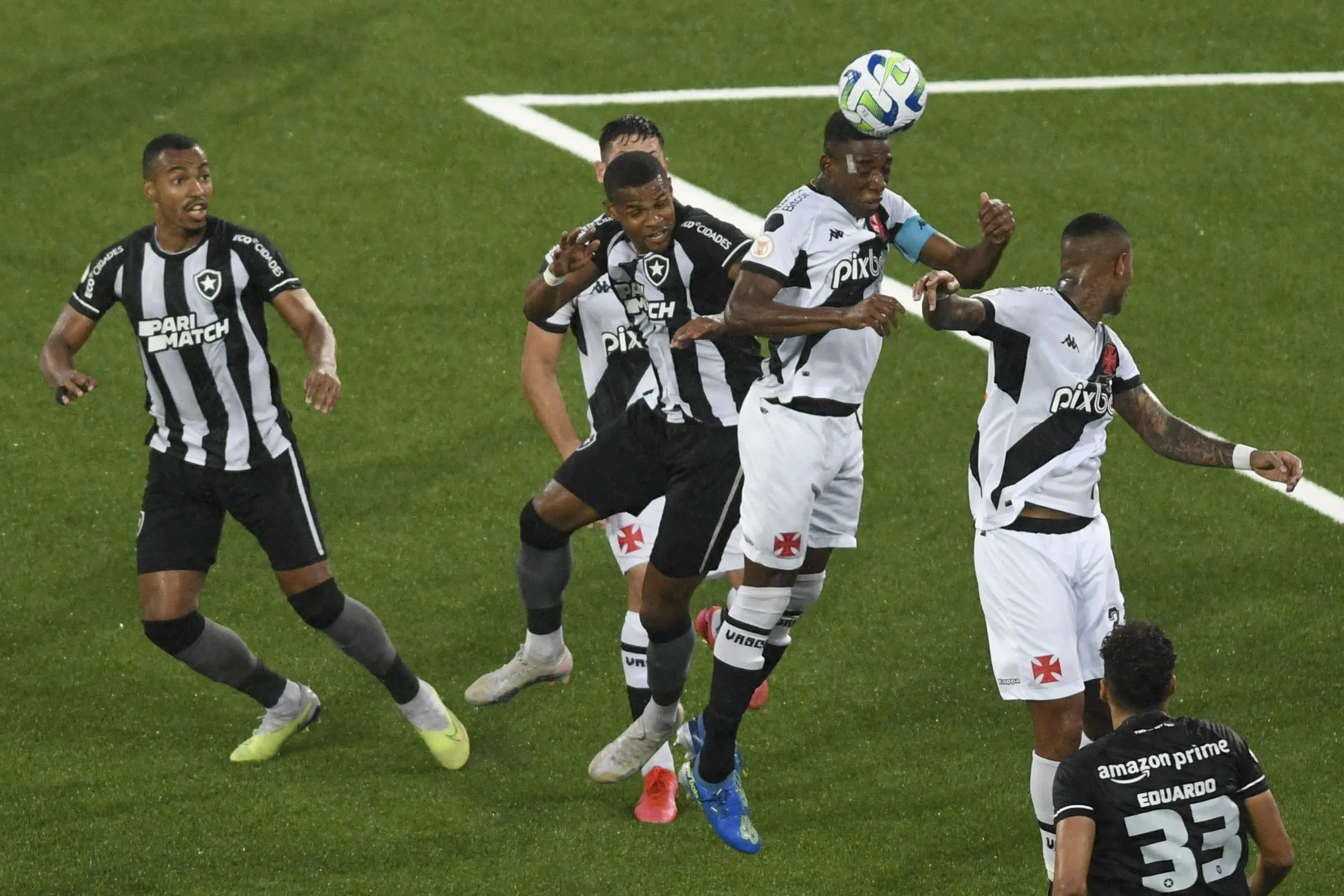 Em pontas diferentes da tabela, Vasco e Botafogo disputam &lsquo;cl&aacute;ssico da press&atilde;o&rsquo;
