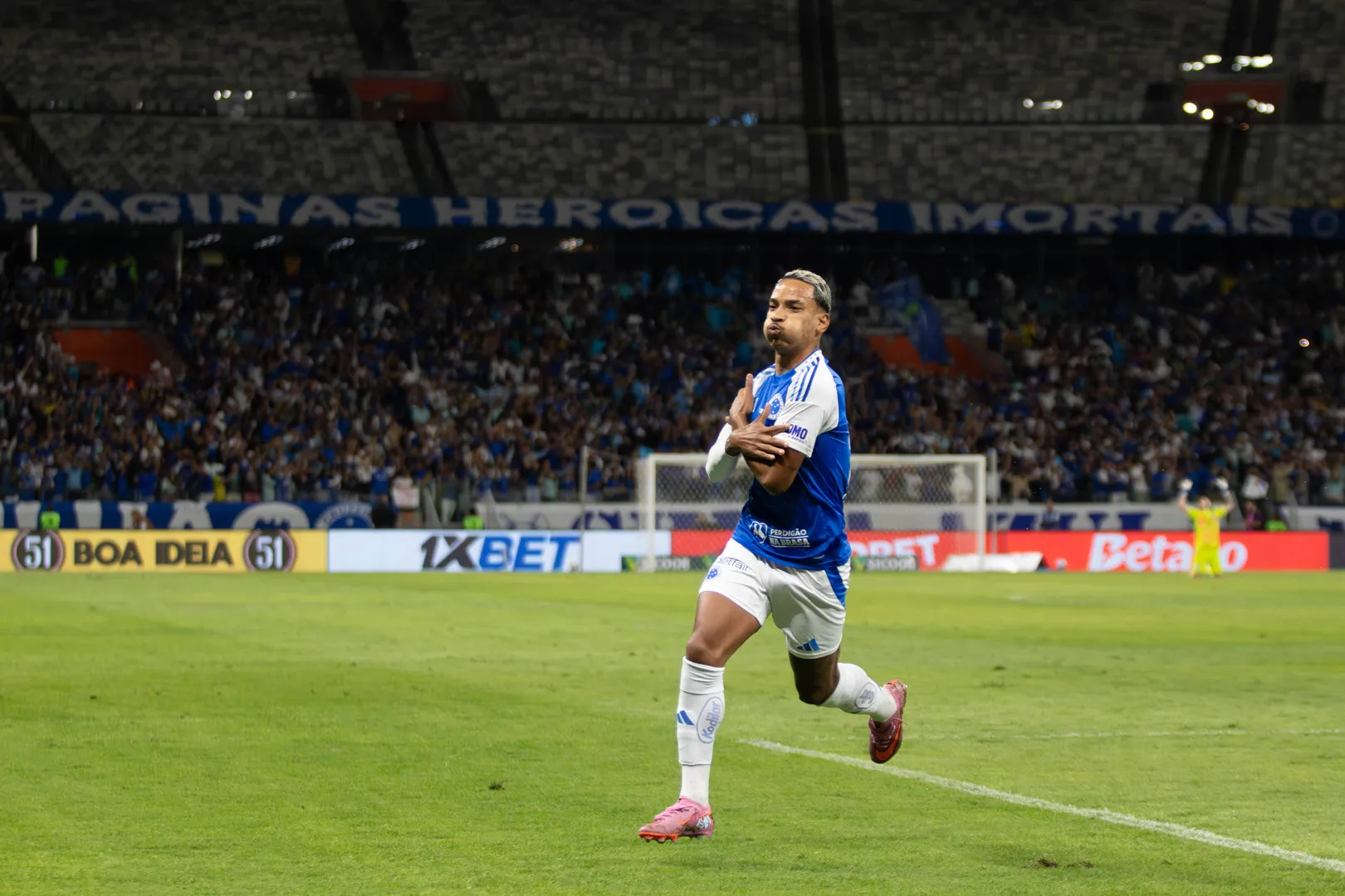 Matheus Pereira pelo Cruzeiro