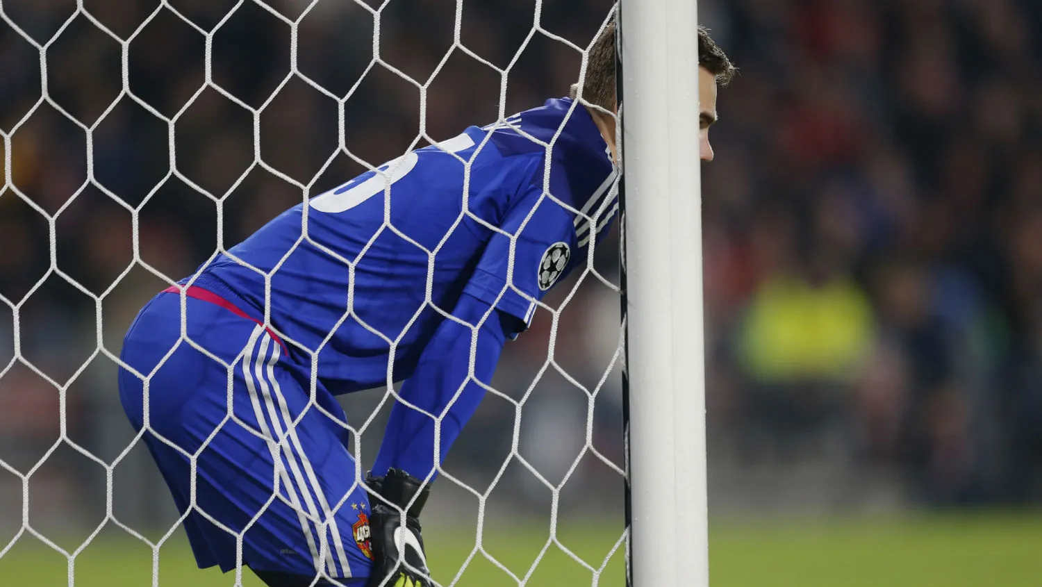 Akinfeev fez uma sequ&ecirc;ncia de defesas decisivas na vit&oacute;ria do t&iacute;tulo do CSKA