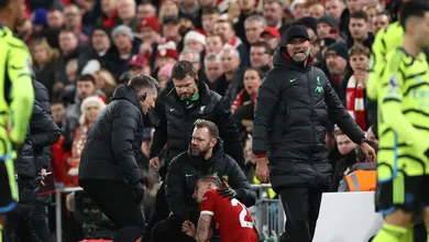 Presente de grego para o Liverpool: Tsimikas fratura clav&iacute;cula e ser&aacute; desfalque para Klopp