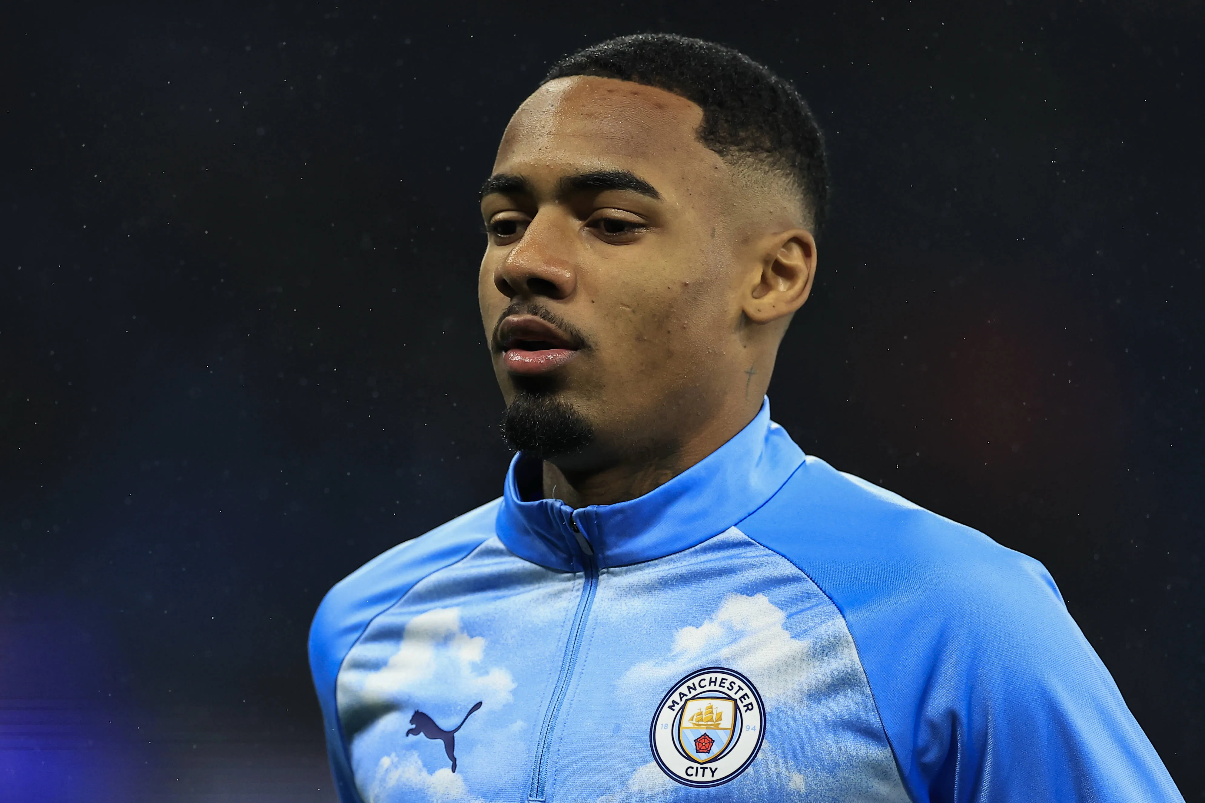 Allan durante aquecimento do Manchester City